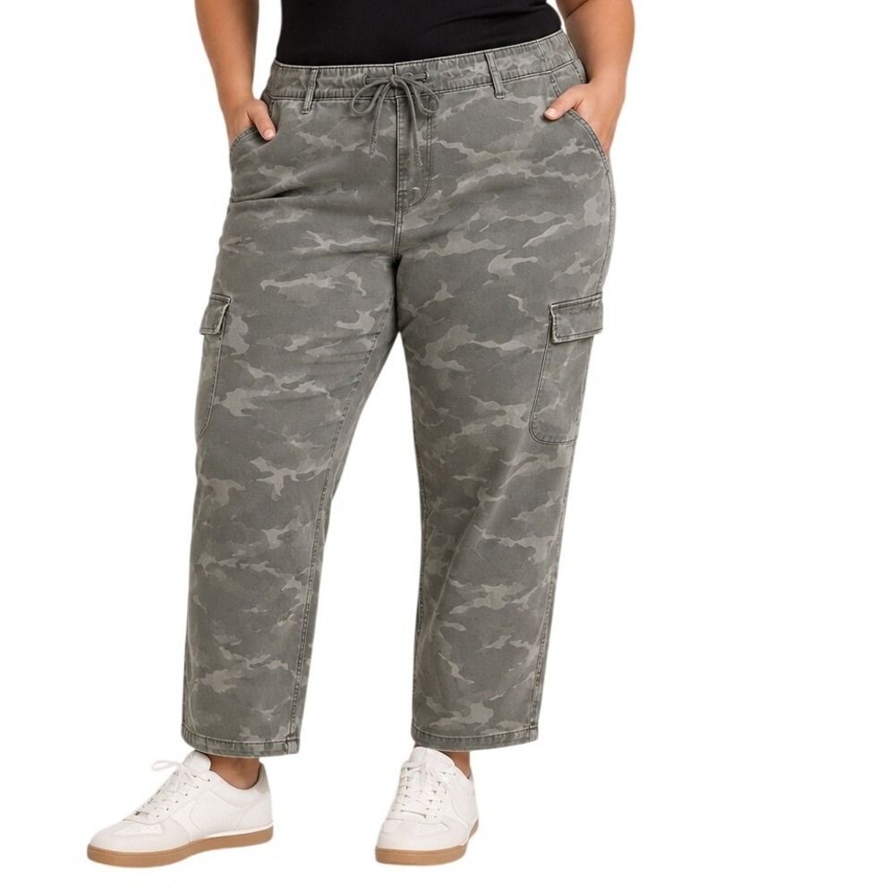 Torrid Camo Elastic Waist Cargo Pants Women's 35